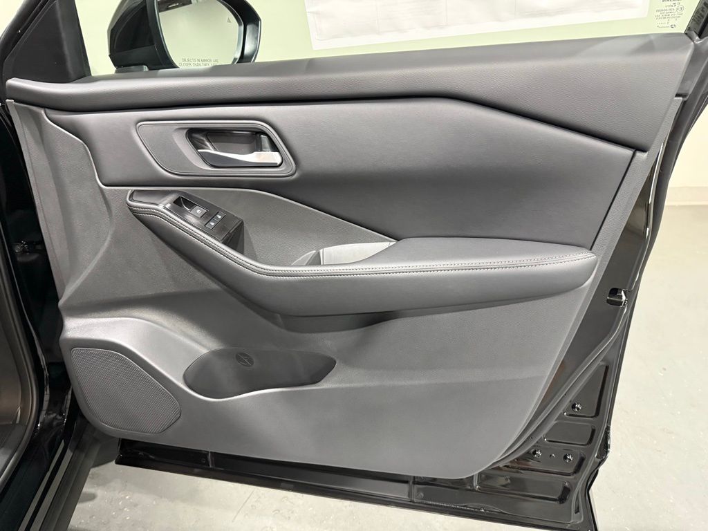 2026 Nissan Rogue SV photo 19