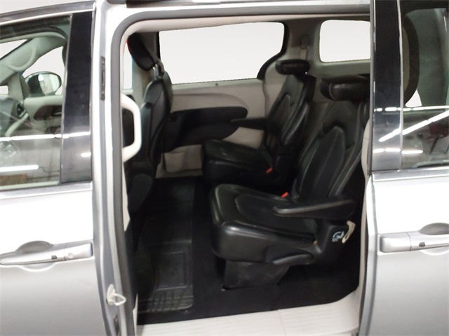 2020 Chrysler Voyager LXi photo 13