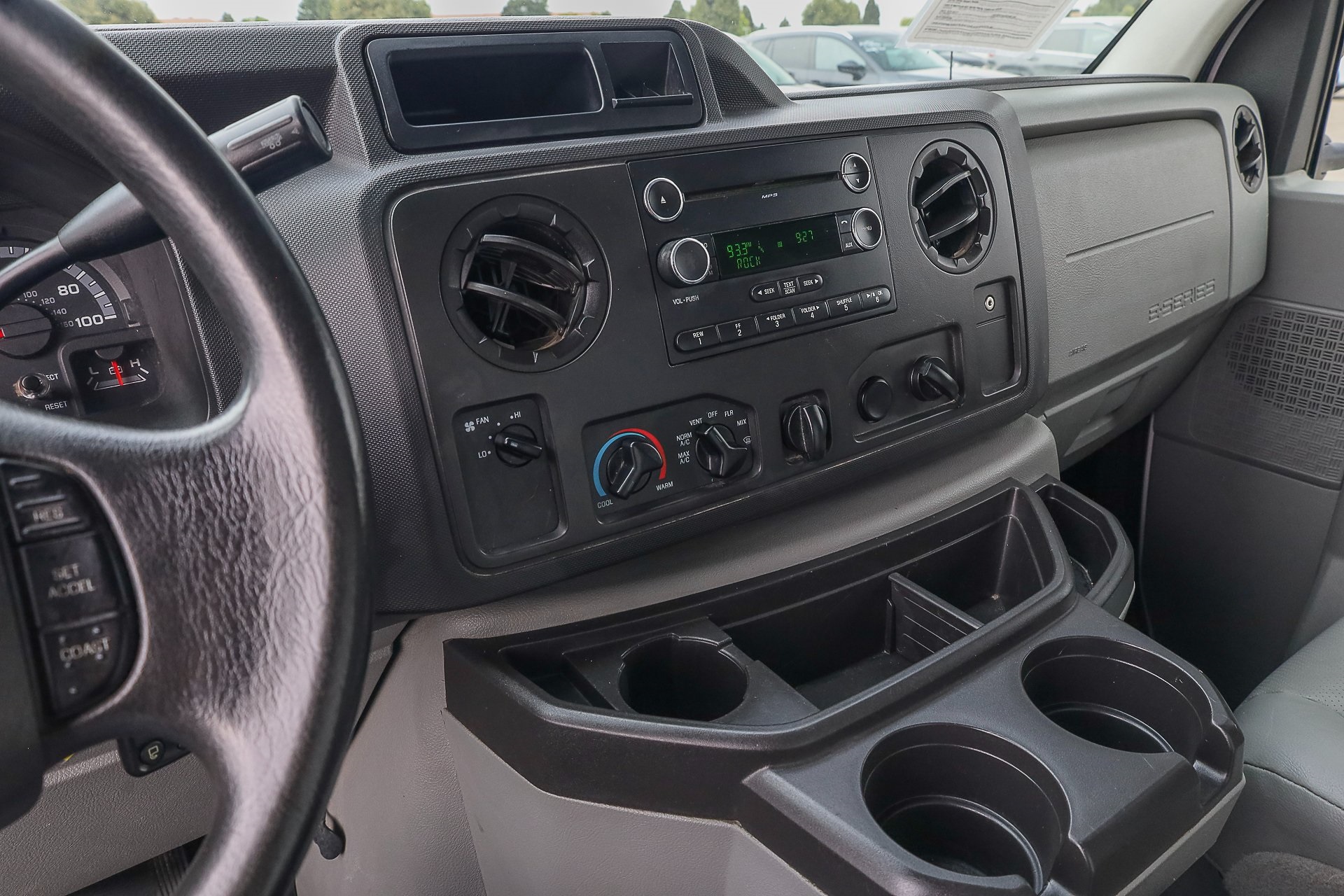 2019 Ford E-450 photo 12