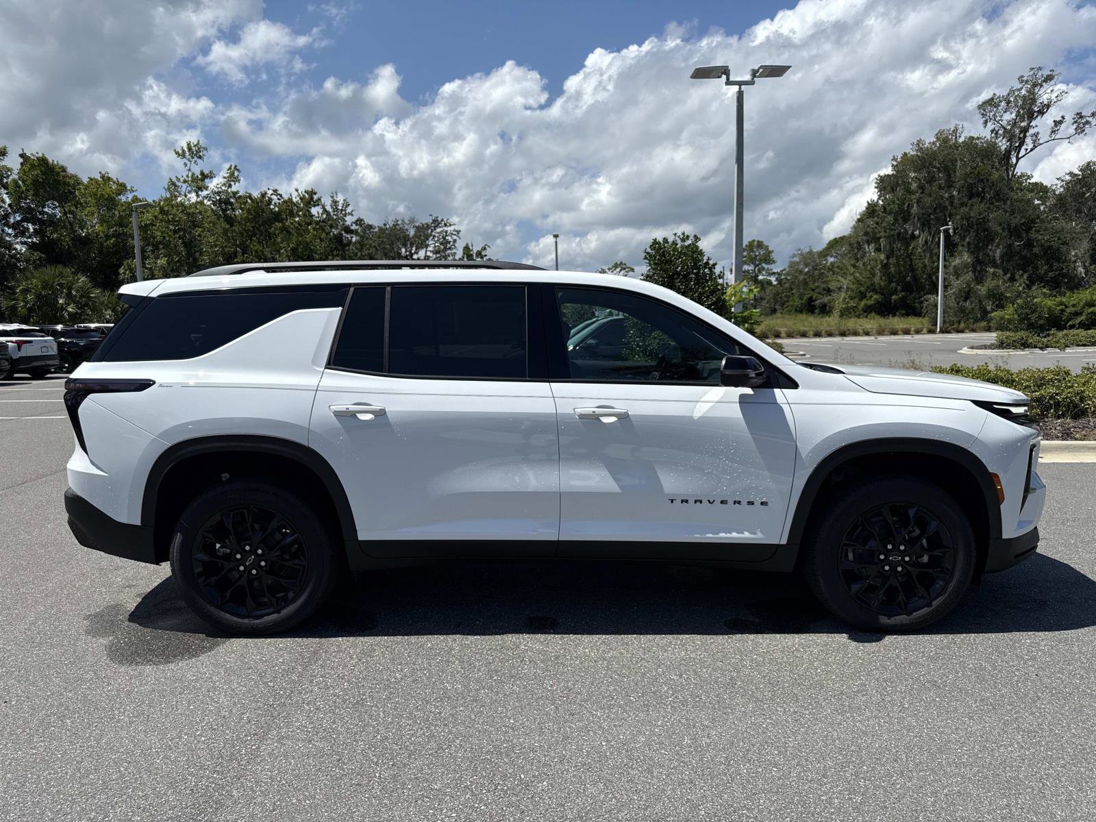 2026 Chevrolet Traverse photo 2