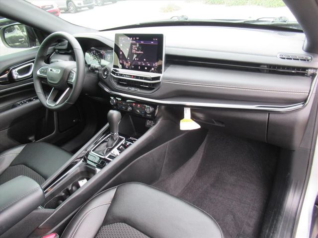 2024 Jeep Compass Latitude photo 10