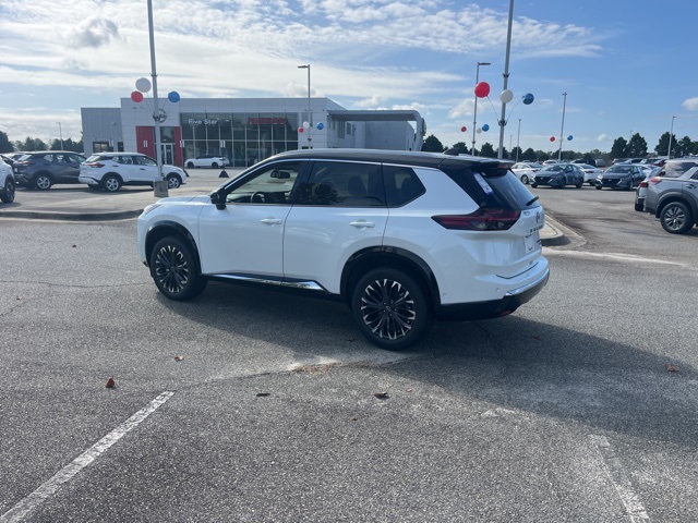 2026 Nissan Rogue Platinum photo 4