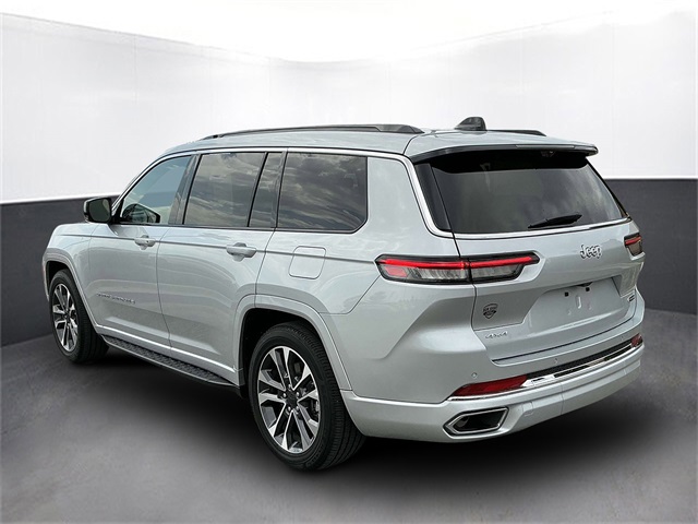 2024 Jeep Grand Cherokee Overland photo 3