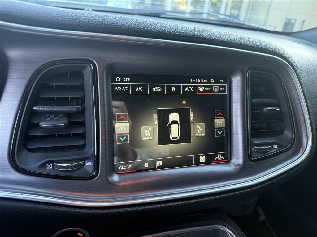 2017 Dodge Challenger SXT's photo