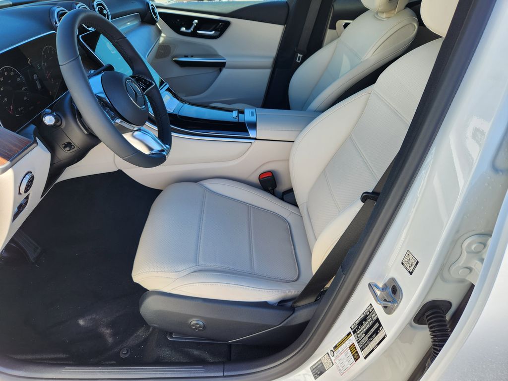 2026 Mercedes Benz GLC 300 4MATIC photo 13