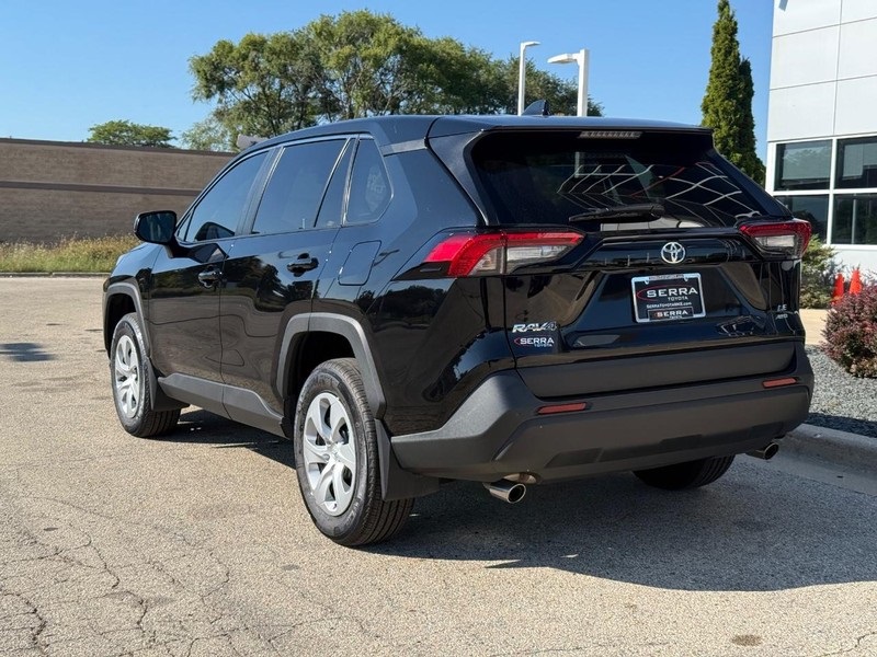 2025 Toyota RAV4 LE photo 5
