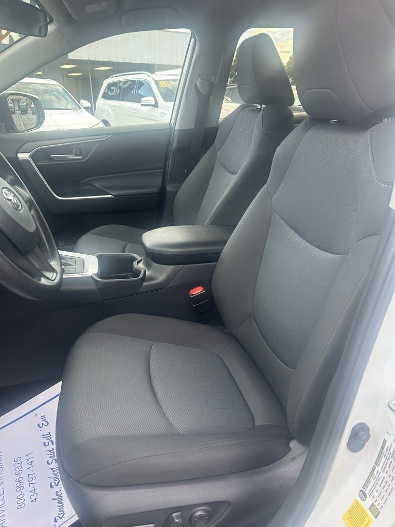 2024 Toyota RAV4 Hybrid XLE photo 7