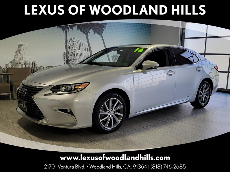 2016 Lexus ES 300h's photo