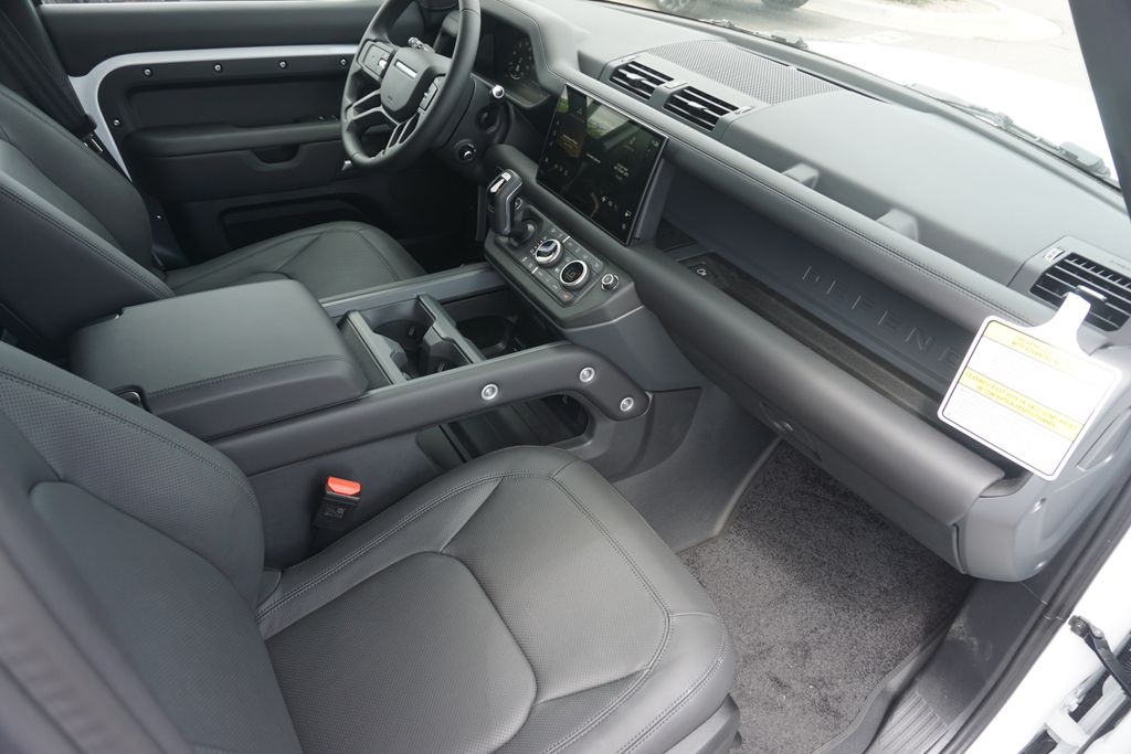 2025 Land Rover Defender 130 X-Dynamic SE photo 21