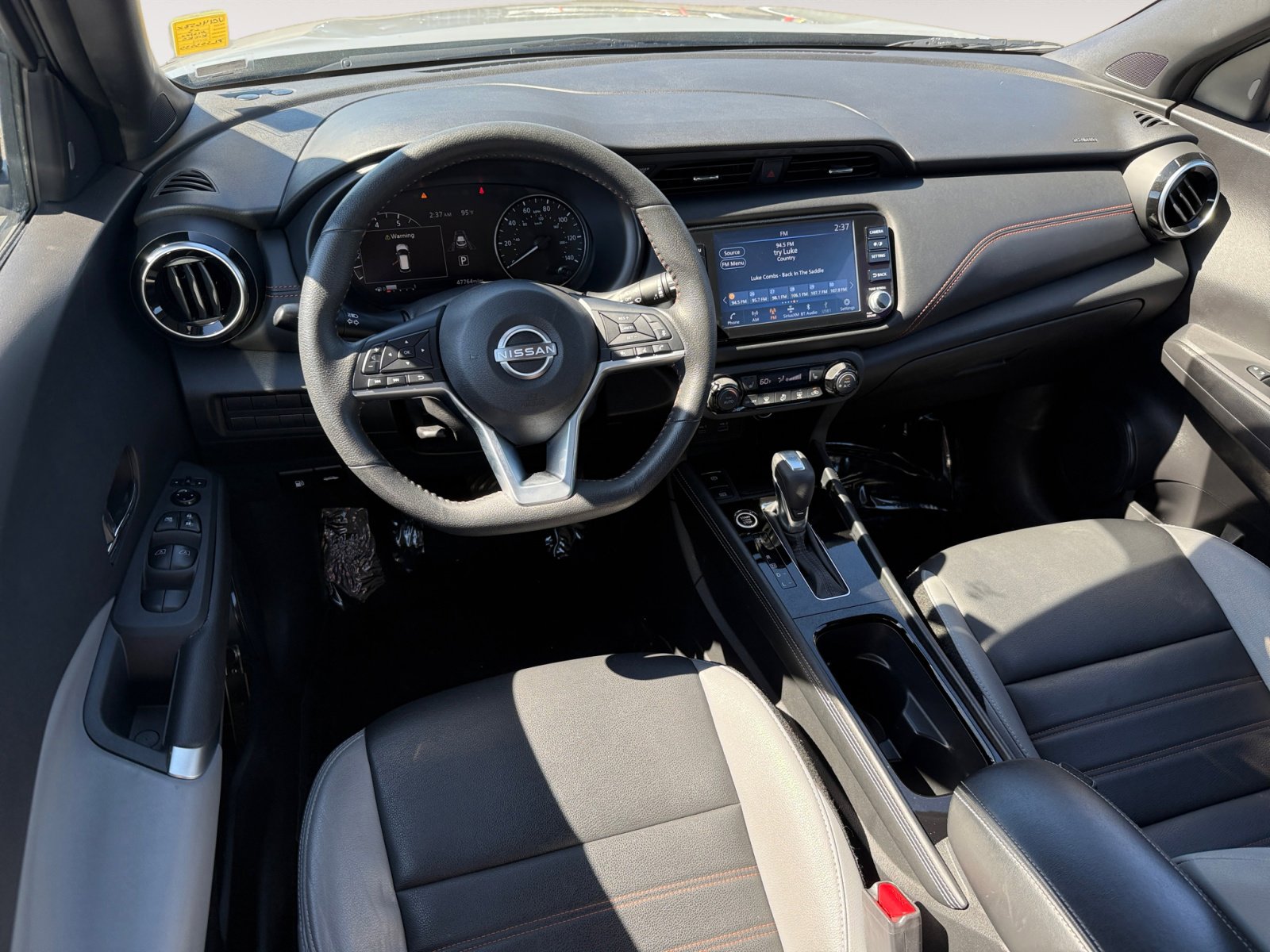 2023 Nissan Kicks SR photo 12