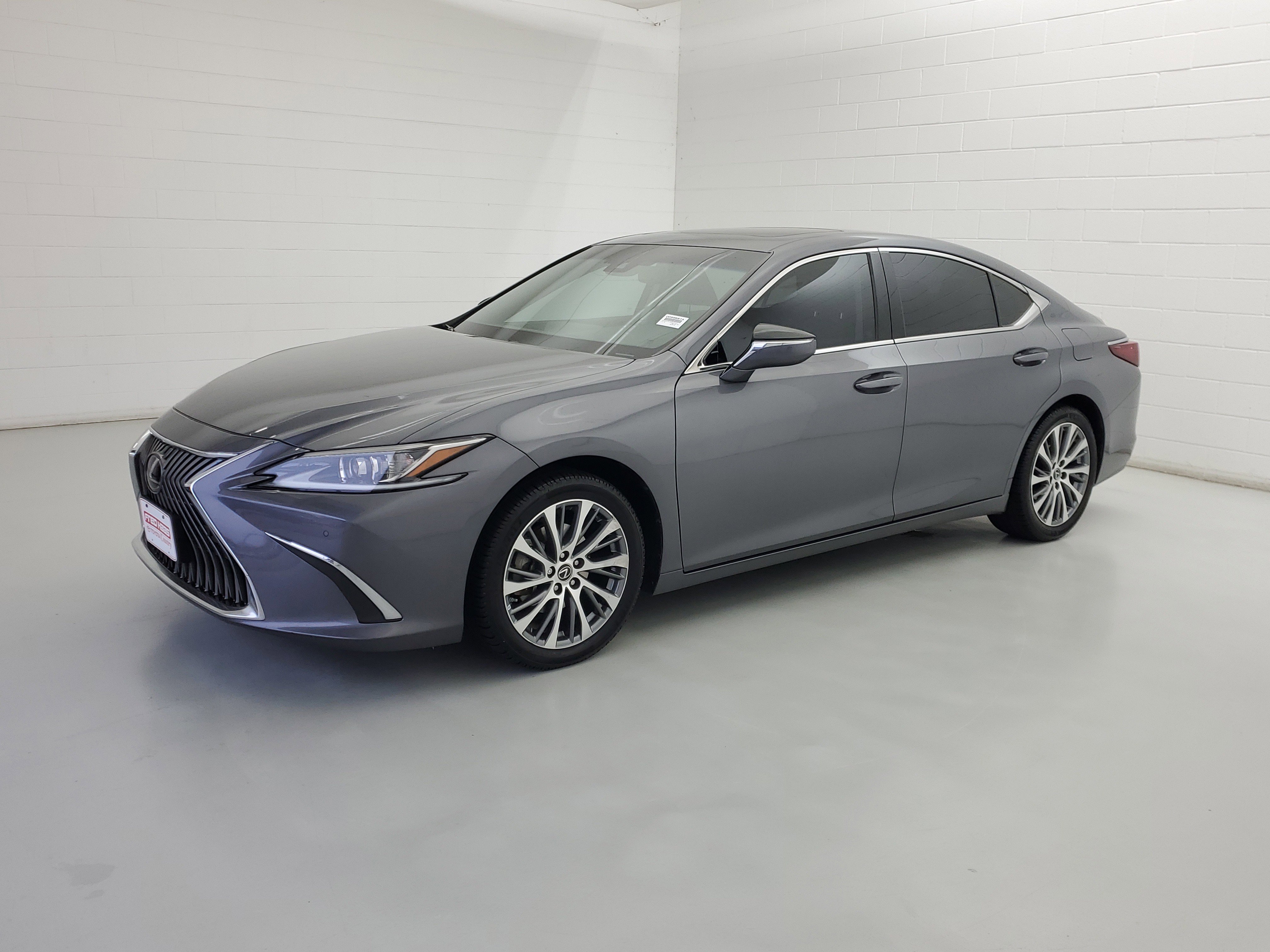 2021 Lexus ES 350's photo