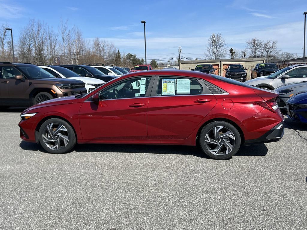 2025 Hyundai Elantra SEL Convenience photo 3