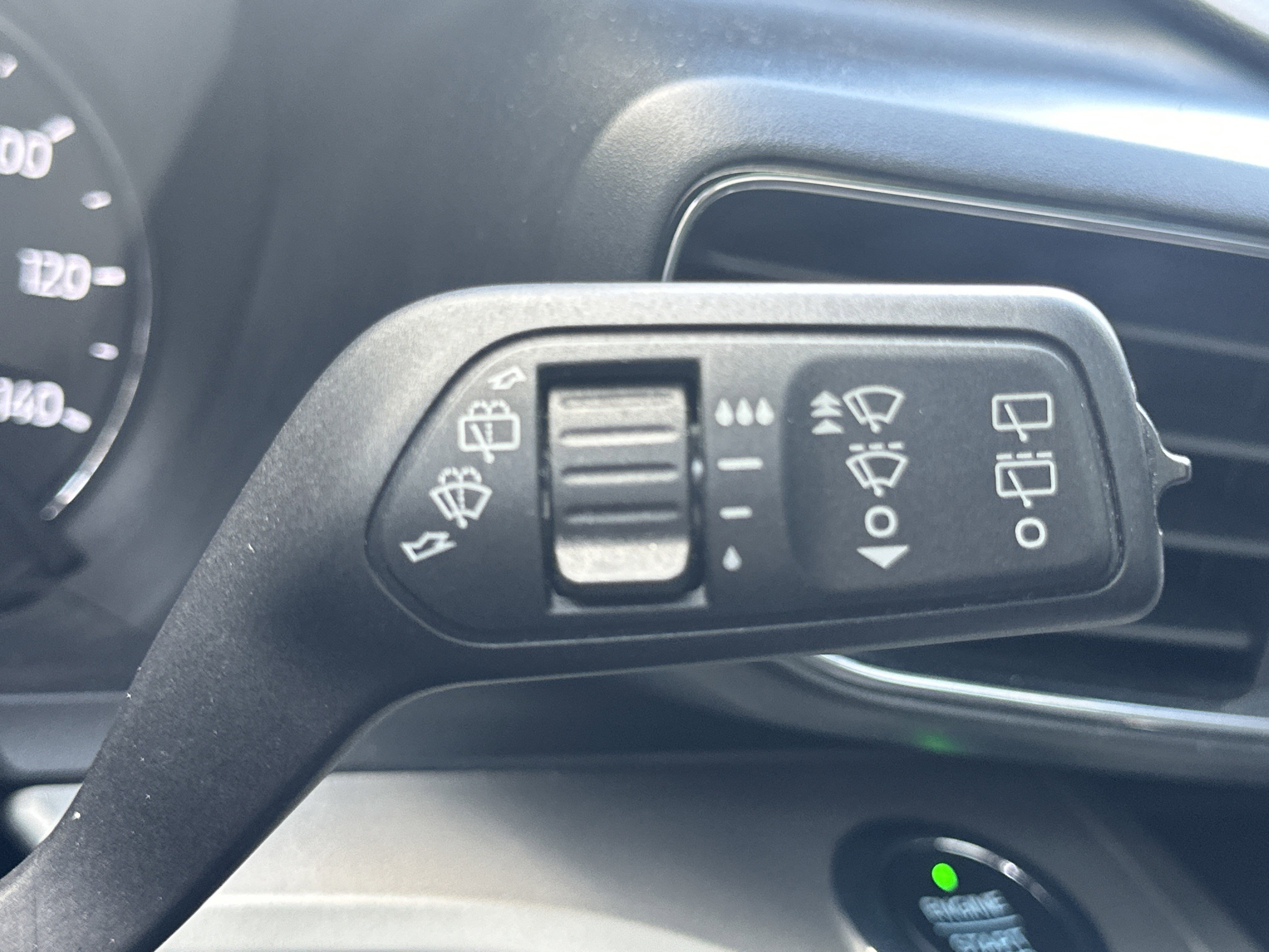 2021 Ford Explorer XLT photo 2