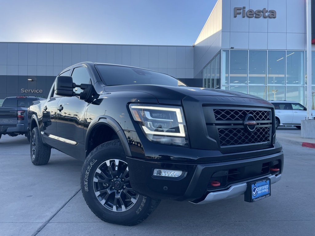 2022 Nissan Titan PRO-4X's photo