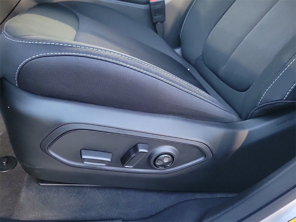2025 Jeep Grand Cherokee Laredo photo 18