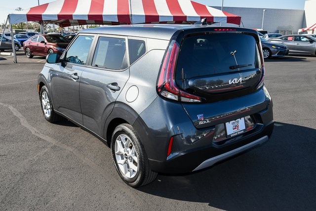 2023 Kia Soul LX photo 3