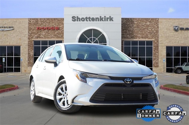 2023 Toyota Corolla LE's photo