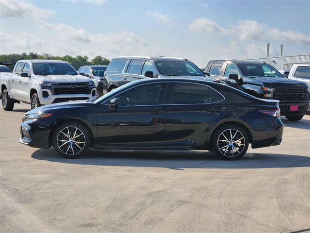 2021 Toyota Camry SE photo 3