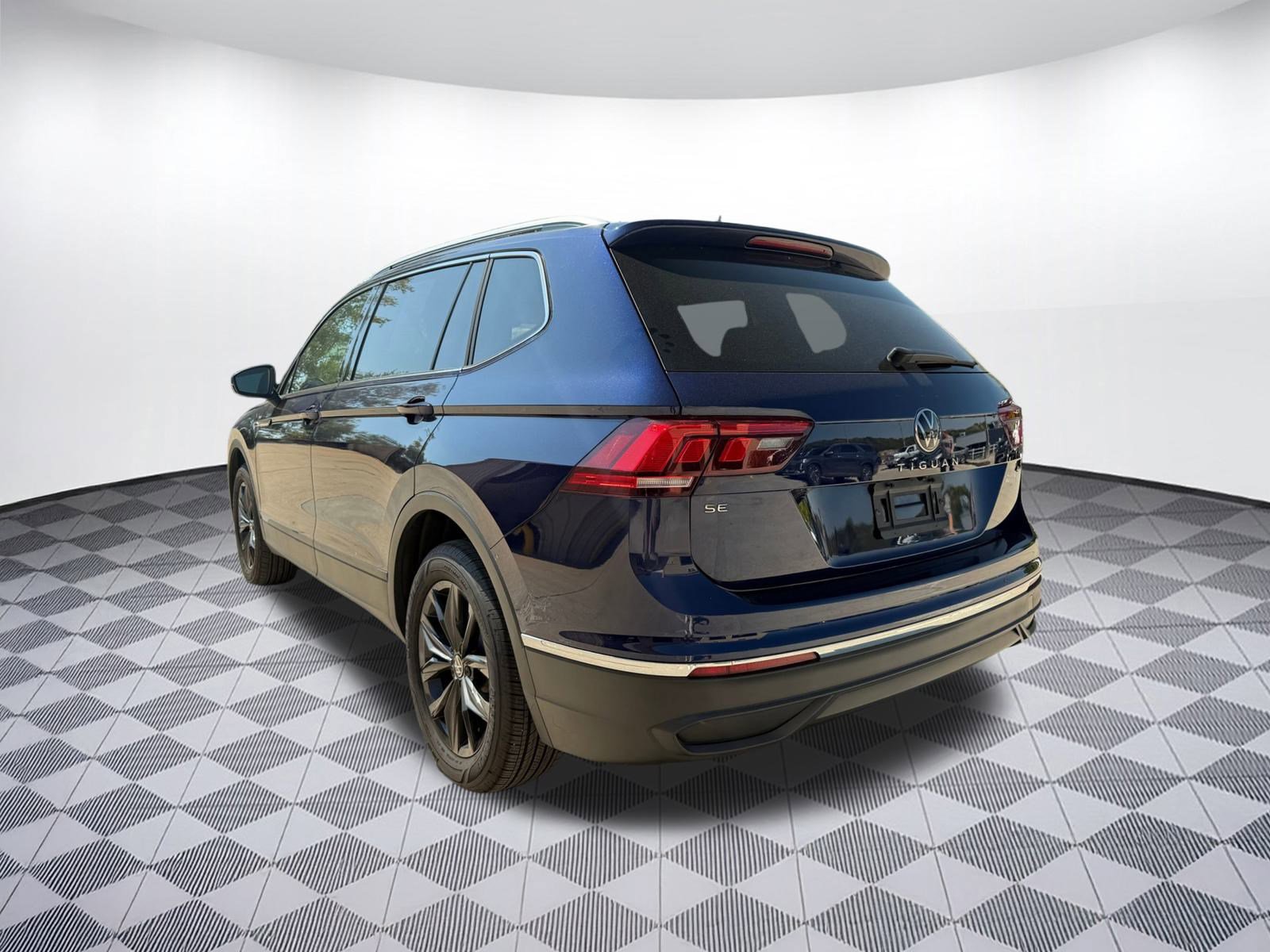 2024 Volkswagen Tiguan SE Wolfsburg Edition photo 3