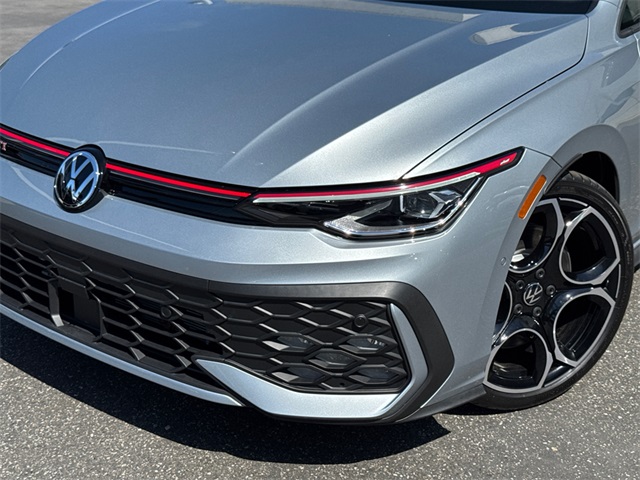 2025 Volkswagen Golf GTI Autobahn photo 7