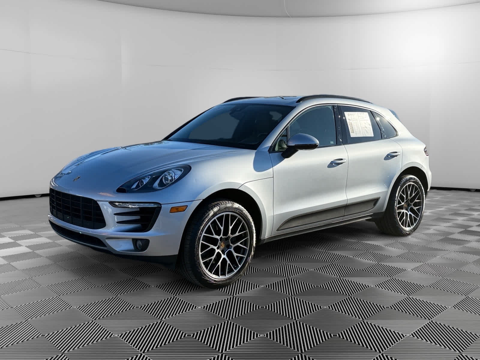 2018 Porsche Macan Base's photo