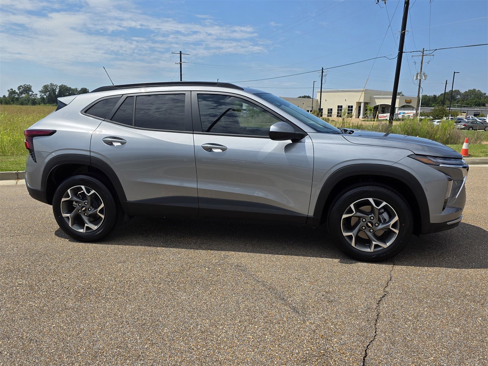 2025 Chevrolet Trax LT photo 3