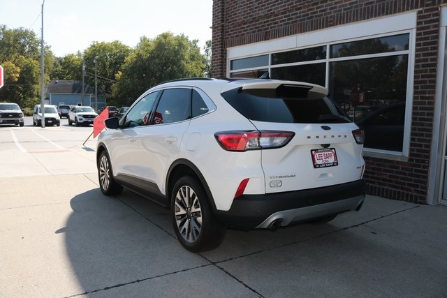 2022 Ford Escape Titanium photo 4