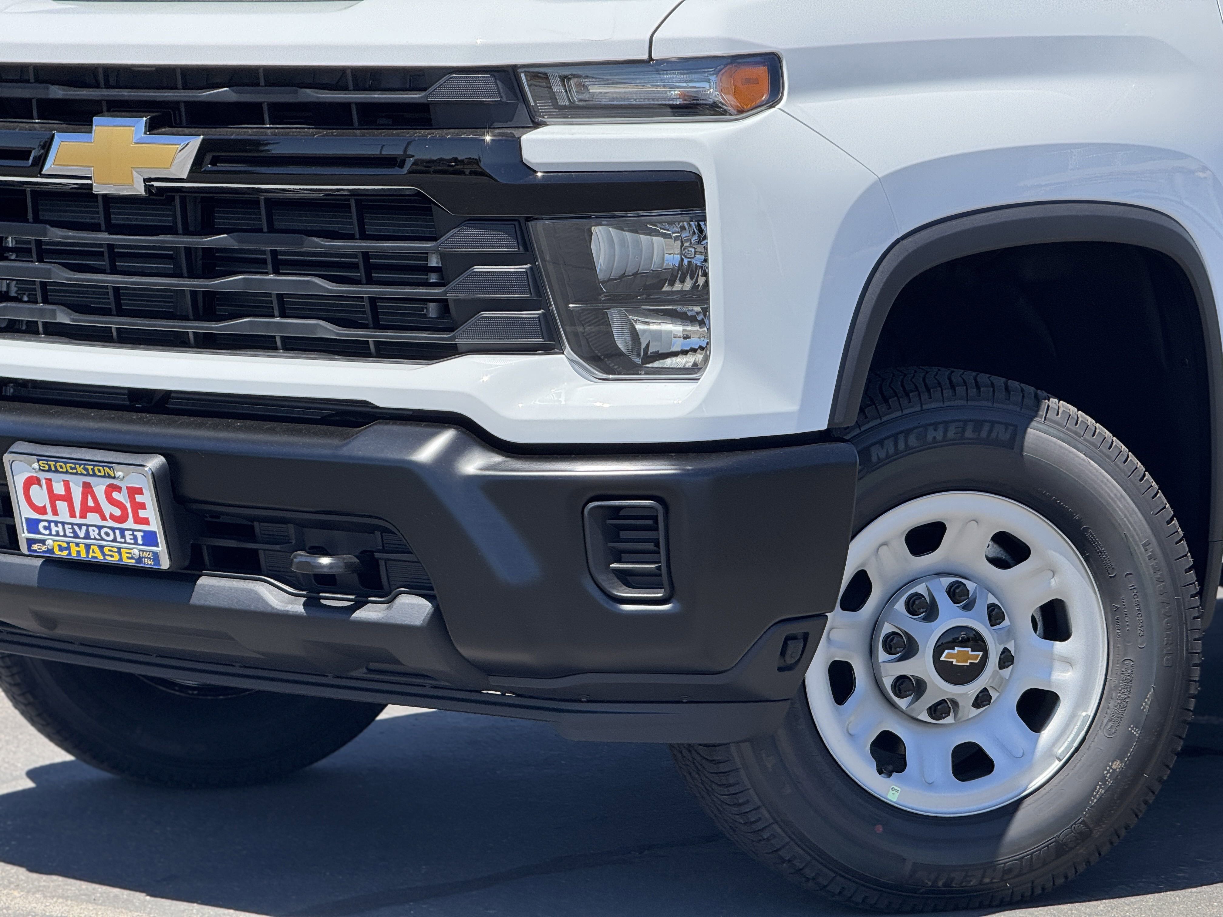 2025 Chevrolet Silverado 2500HD photo 3