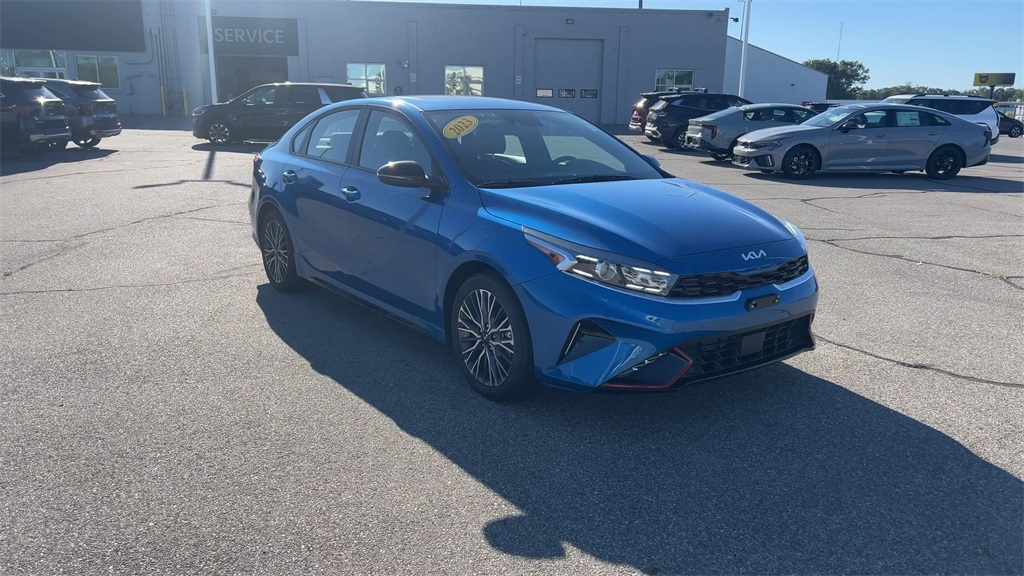 2023 Kia Forte GT-Line photo 2