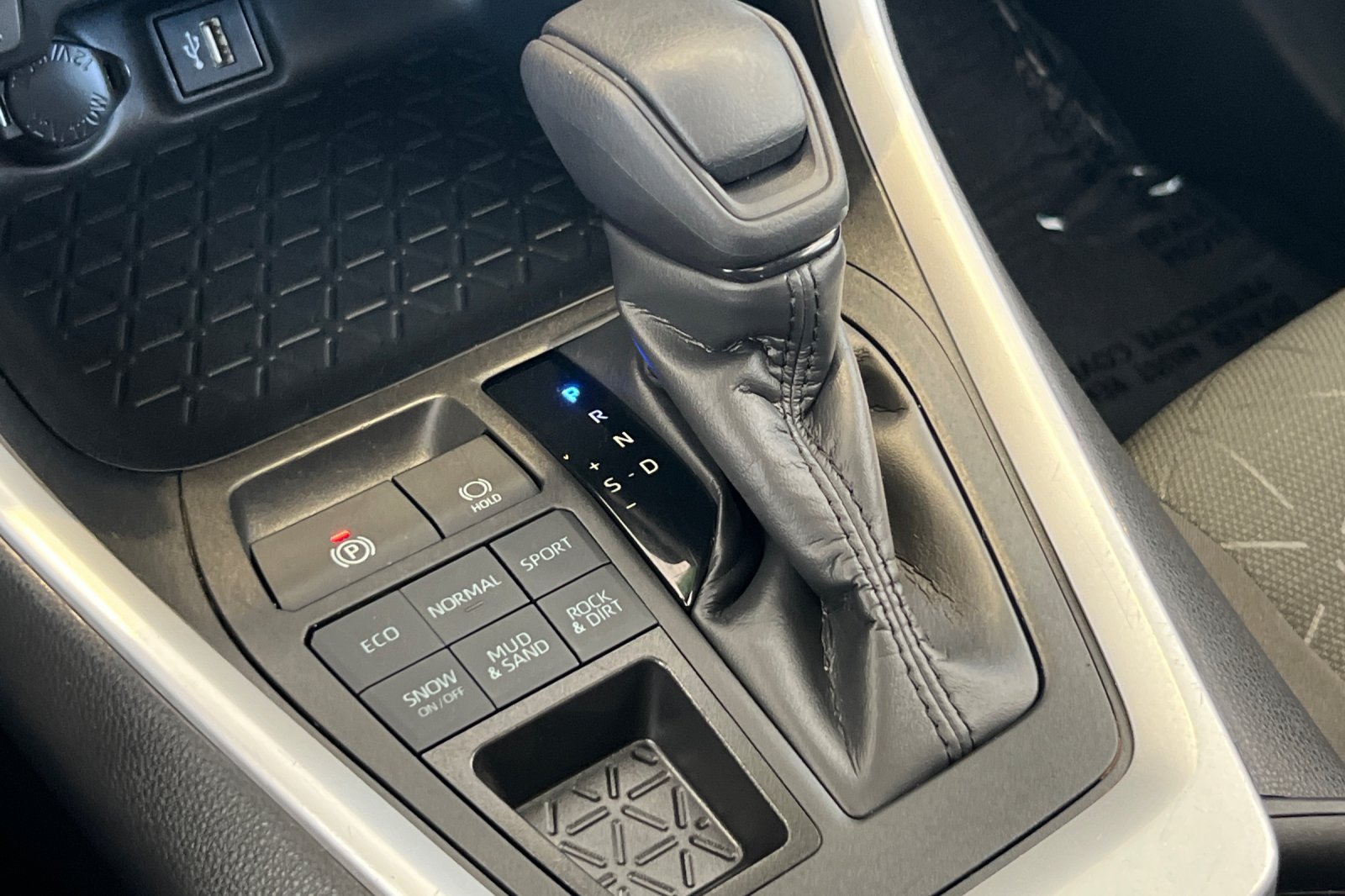 2023 Toyota RAV4 XLE photo 17
