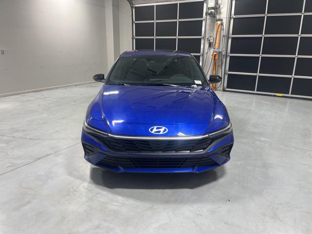 2025 Hyundai Elantra SEL Sport photo 2