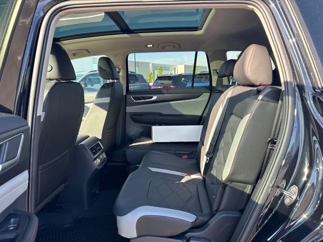 2025 Volkswagen Atlas Peak Edition SE photo 14