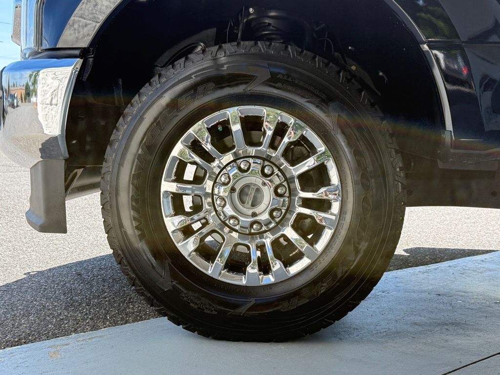 2022 Ford F-350 Lariat photo 25