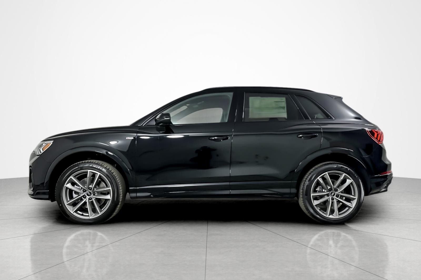 2025 Audi Q3 S line Premium 45 TFSI photo 3