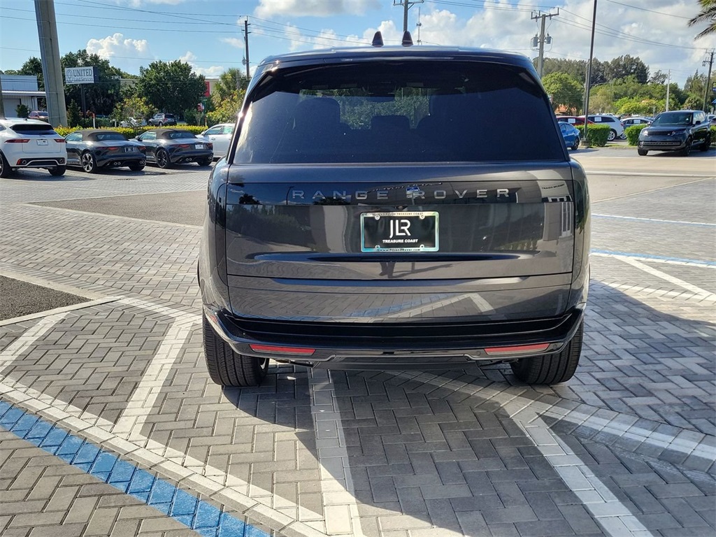 2025 Land Rover Range Rover SE photo 4