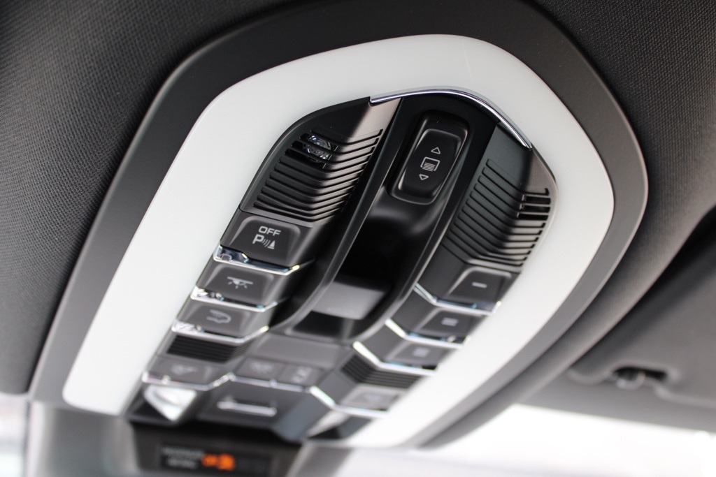 2024 Porsche Macan photo 22