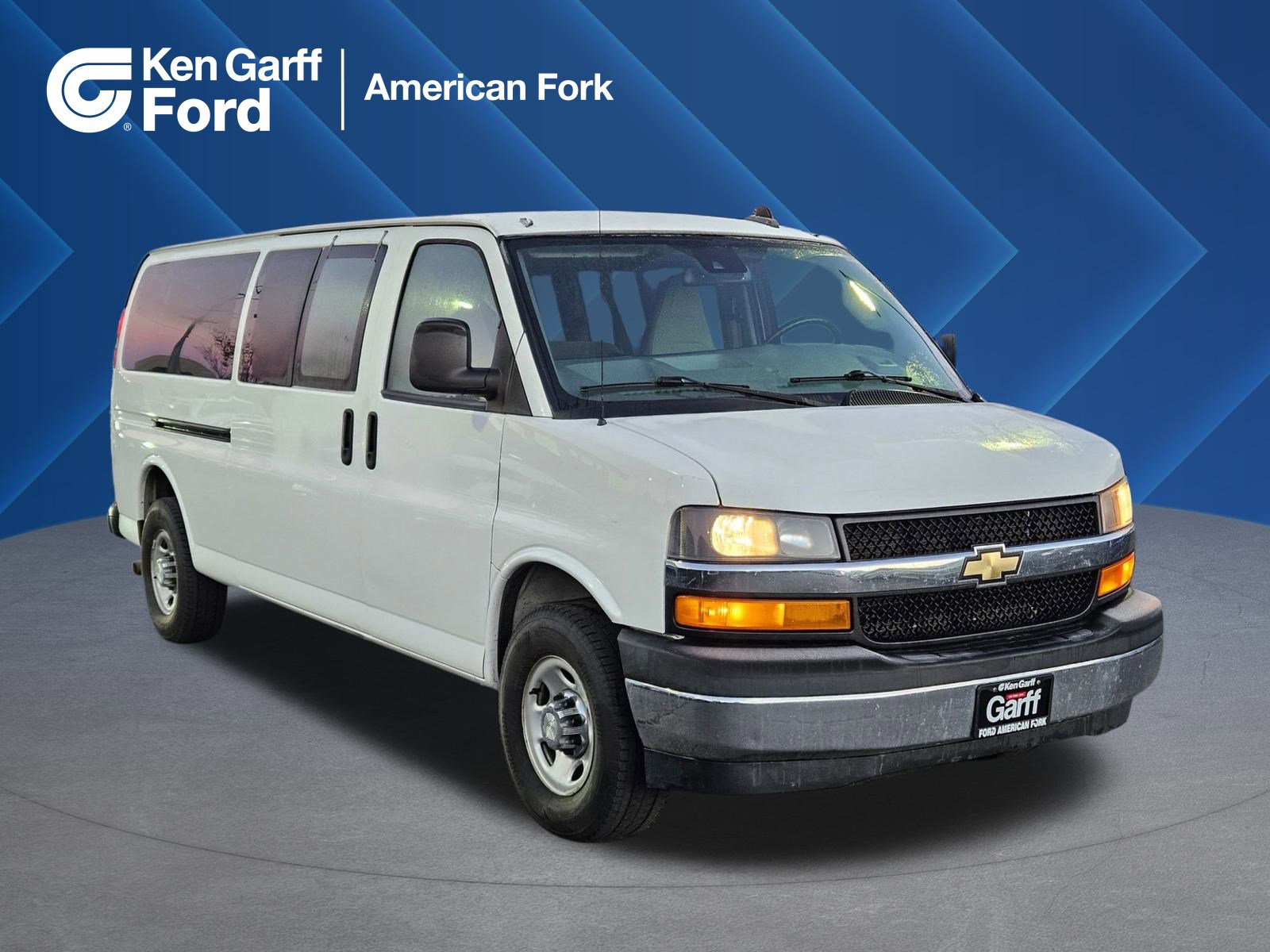 2019 Chevrolet Express Passenger LT's photo