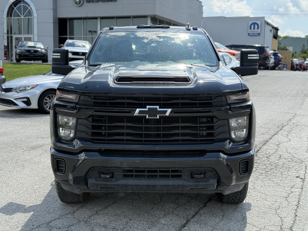2024 Chevrolet Silverado 2500HD Custom photo 3