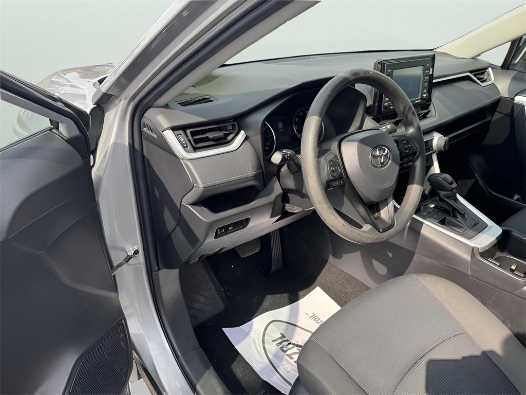 2022 Toyota RAV4 LE photo 4