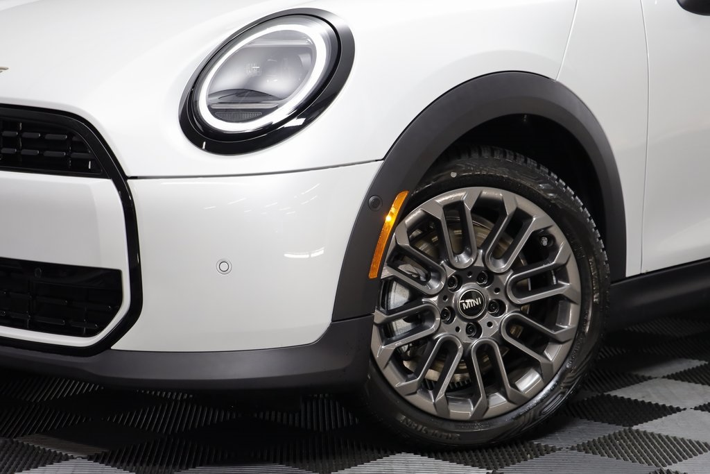 2025 Mini Cooper 2 Door Hardtop Signature photo 3