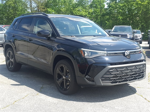 2025 Volkswagen Taos SE photo 3