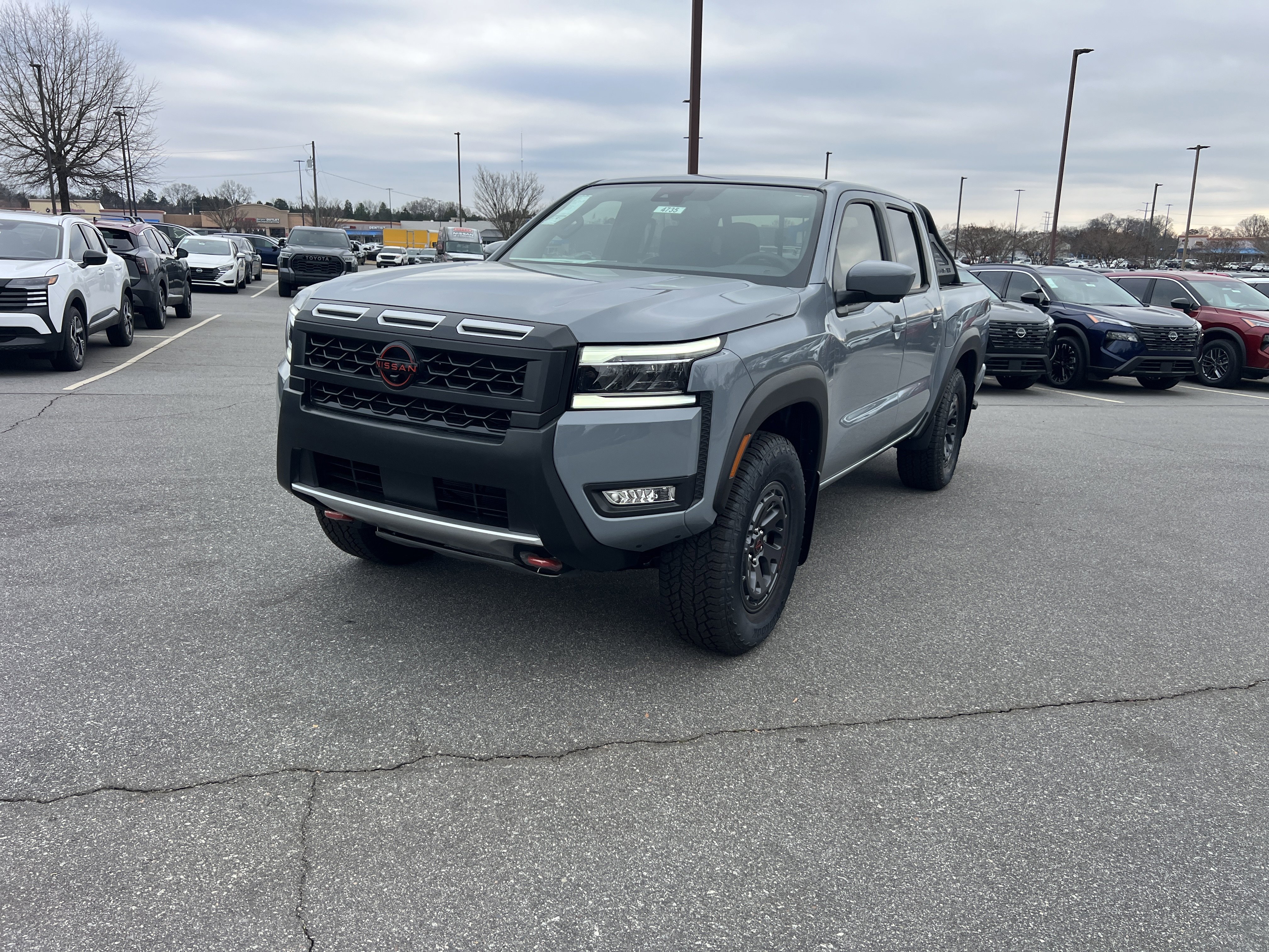 2025 Nissan Frontier PRO-4X's photo