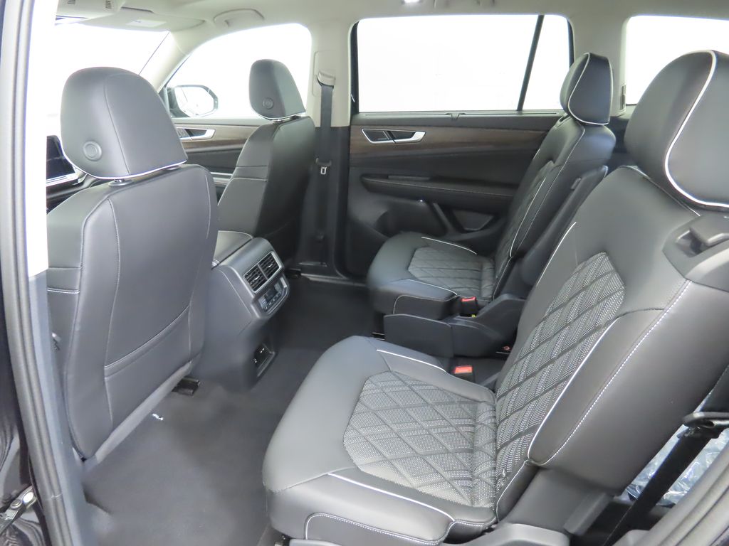 2025 Volkswagen Atlas SEL Premium R-Line photo 21