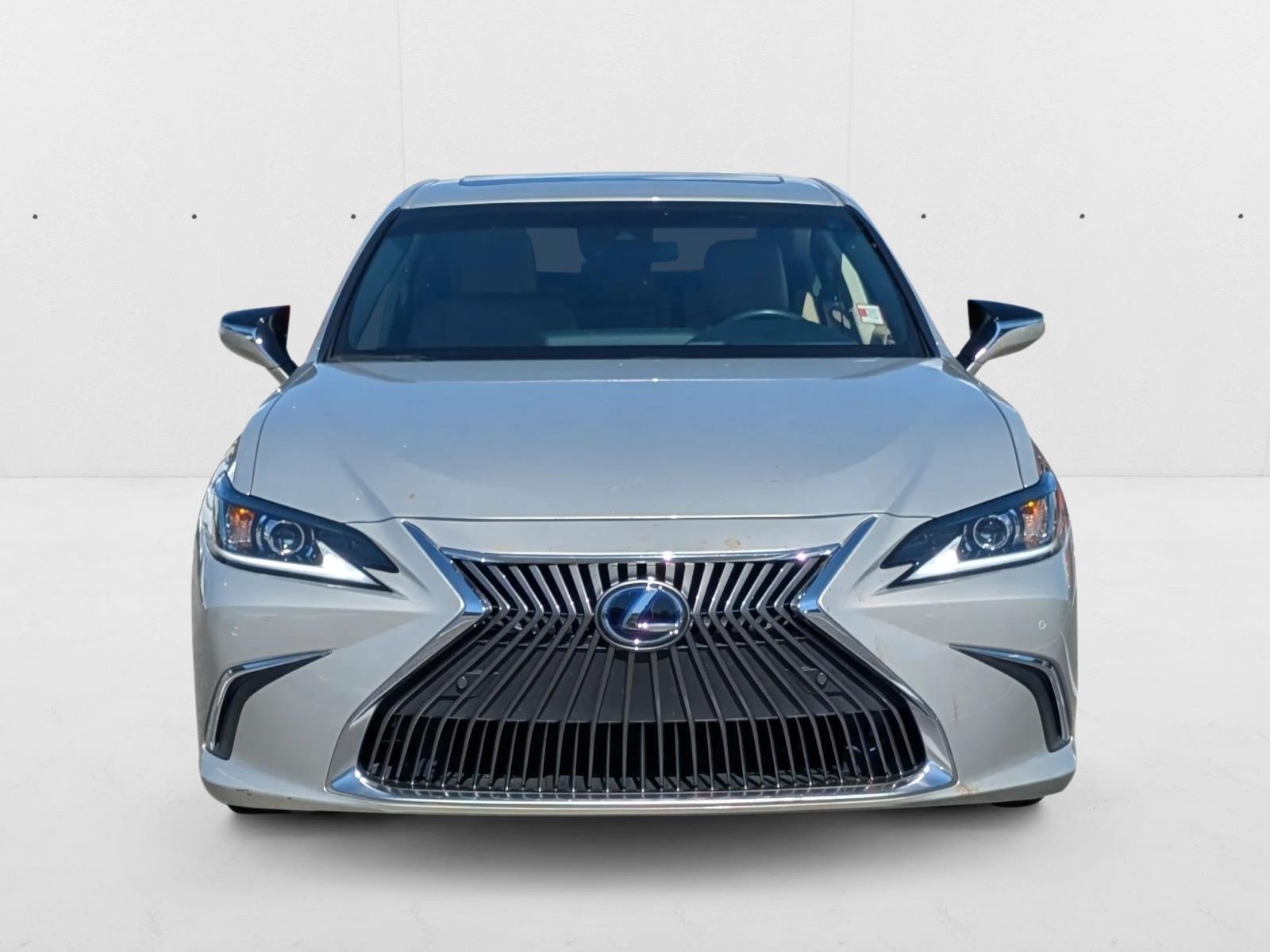 2020 Lexus ES 300h photo 2