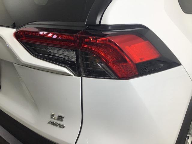 2021 Toyota RAV4 LE photo 22