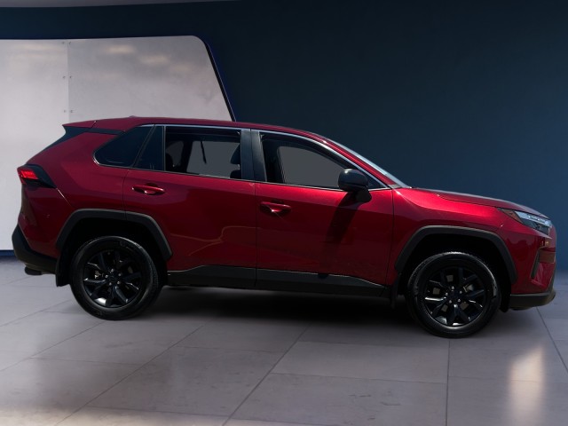 2023 Toyota RAV4 LE photo 6