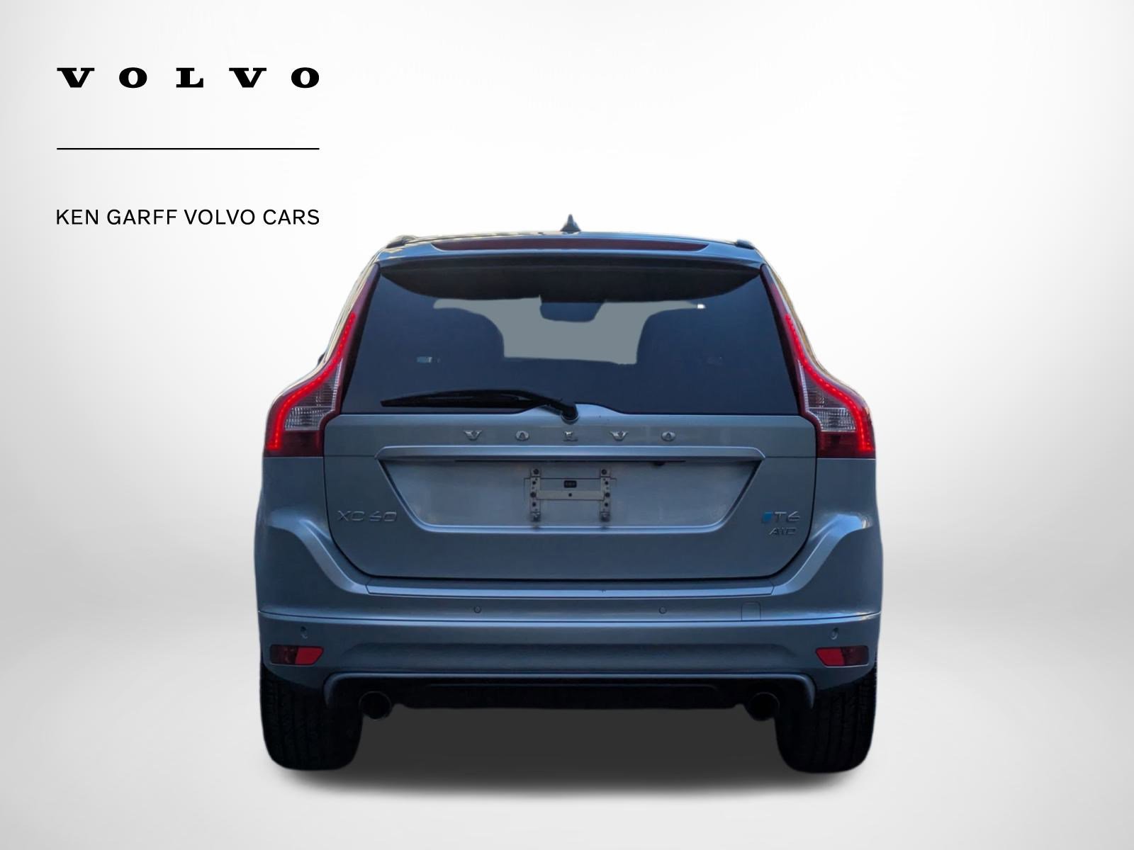 2017 Volvo XC60 Platinum R-Design photo 4