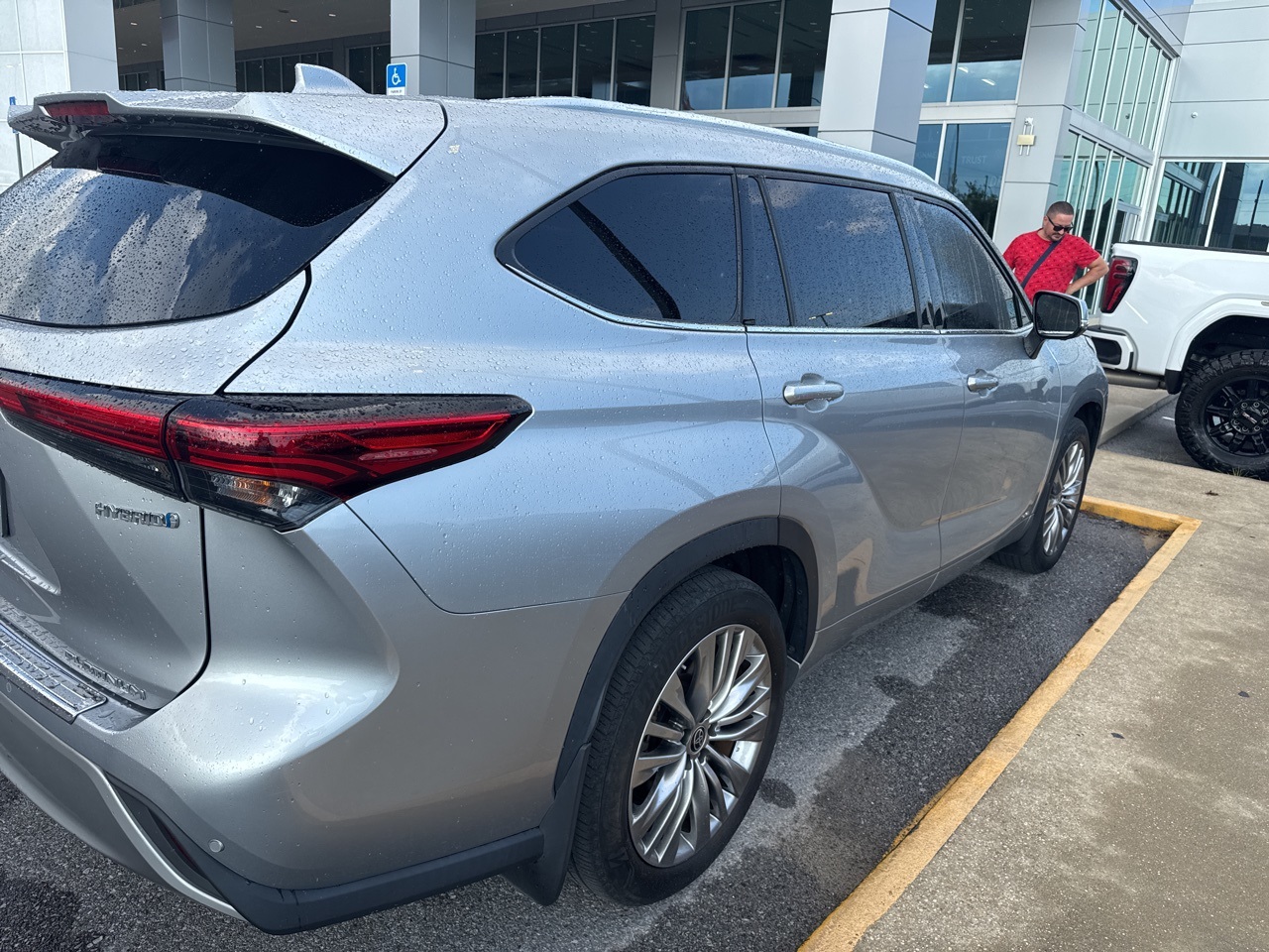 2023 Toyota Highlander Hybrid Platinum photo 4