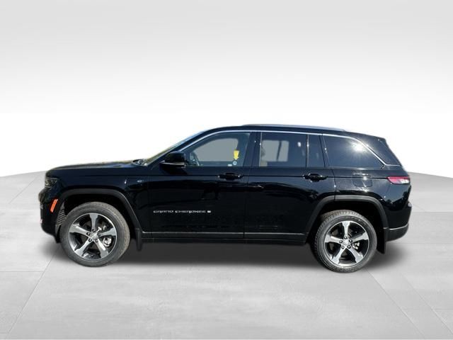 2023 Jeep Cherokee 4xe photo 2