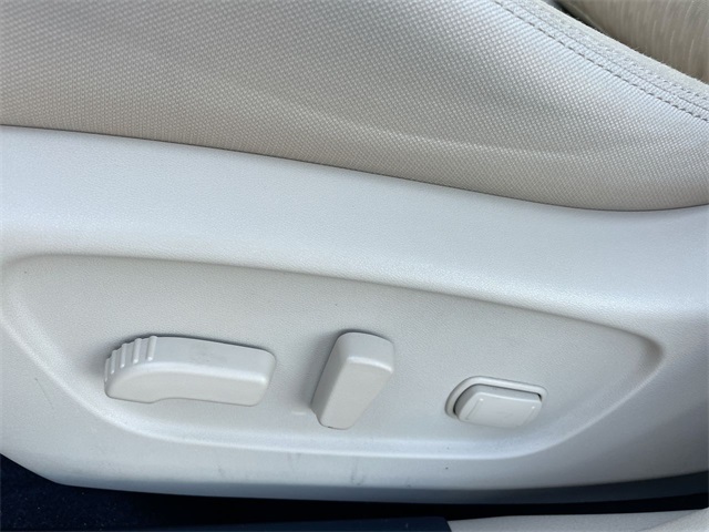 2018 Nissan Rogue SV photo 19